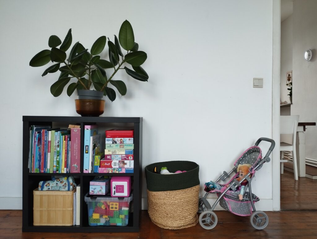 Minimalistische Wohnung 2023 Wohnzimmer Spielzimmer